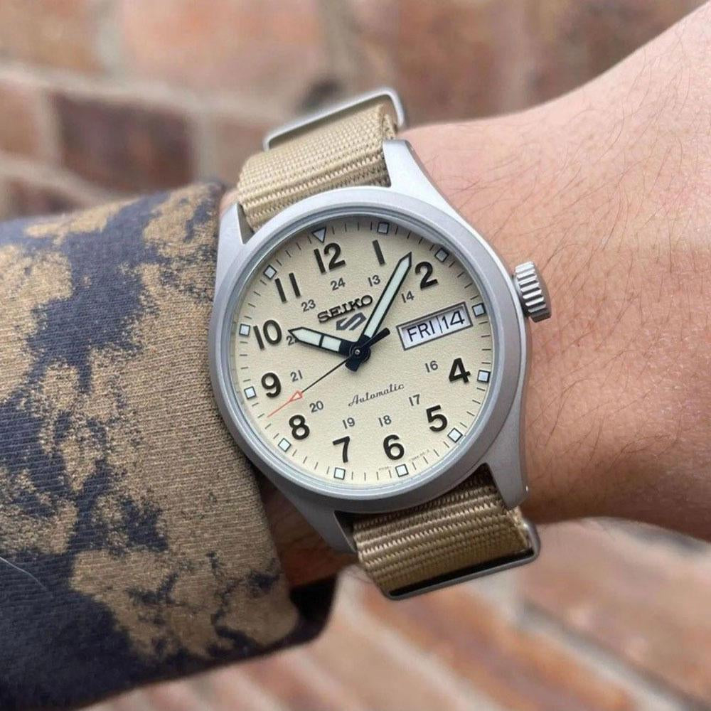 Seiko 5 Sports Field